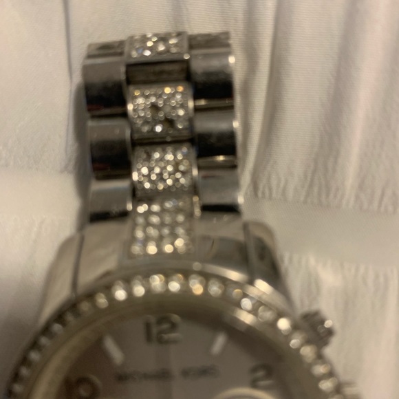 Michael Kors watch silver tone. - Picture 5 of 6